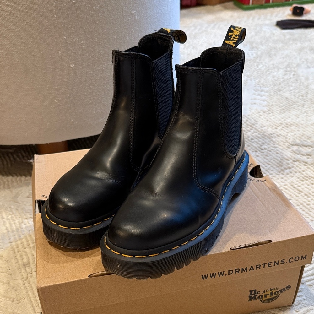 Dr. Martens Smooth Black Leather Chelsea boots 2976